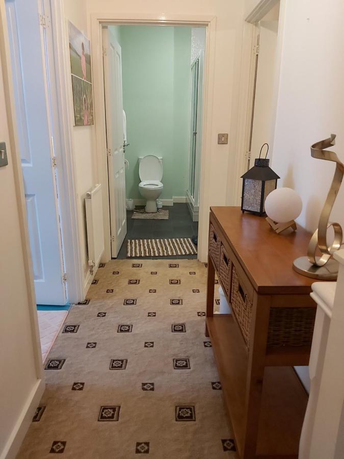 Sheffield City Centre , Free Wifi & Parking - Private Room - Shared House Exterior foto