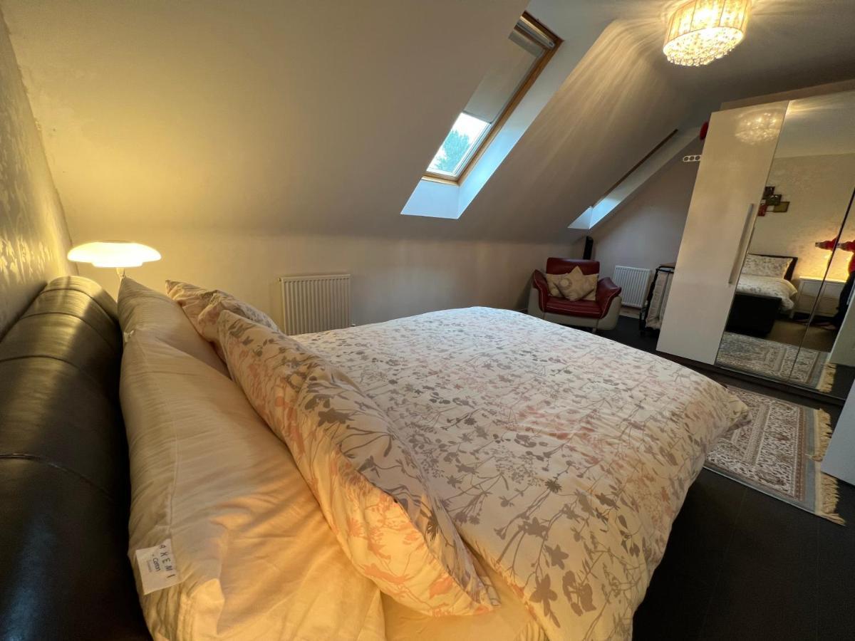 Sheffield City Centre , Free Wifi & Parking - Private Room - Shared House Exterior foto